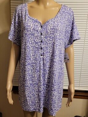 NWT-Relativity Lavender & White Patterned 5 Button-Front Women’s Top
